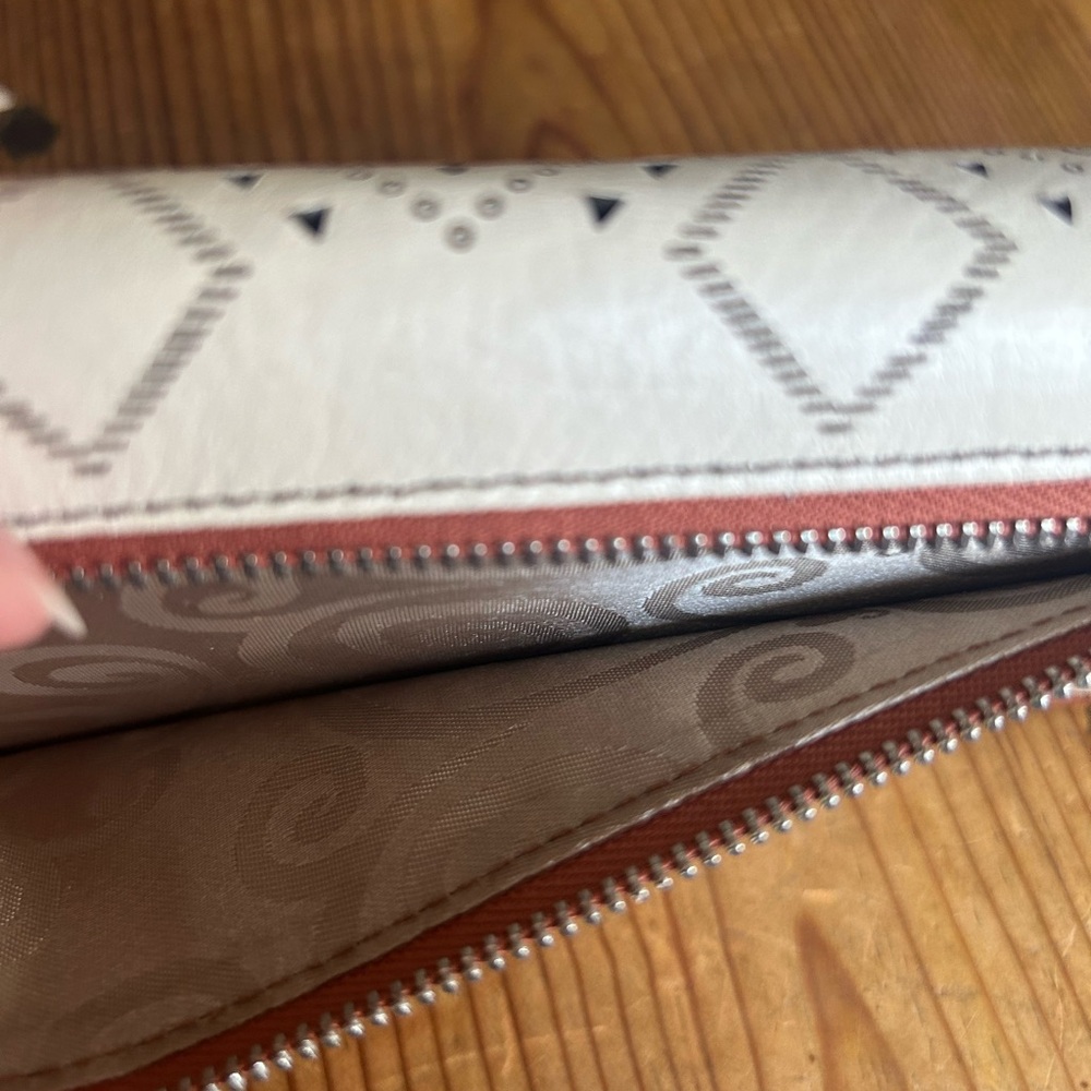 Brighton white and brown leather wallet - Picture 4 of 5